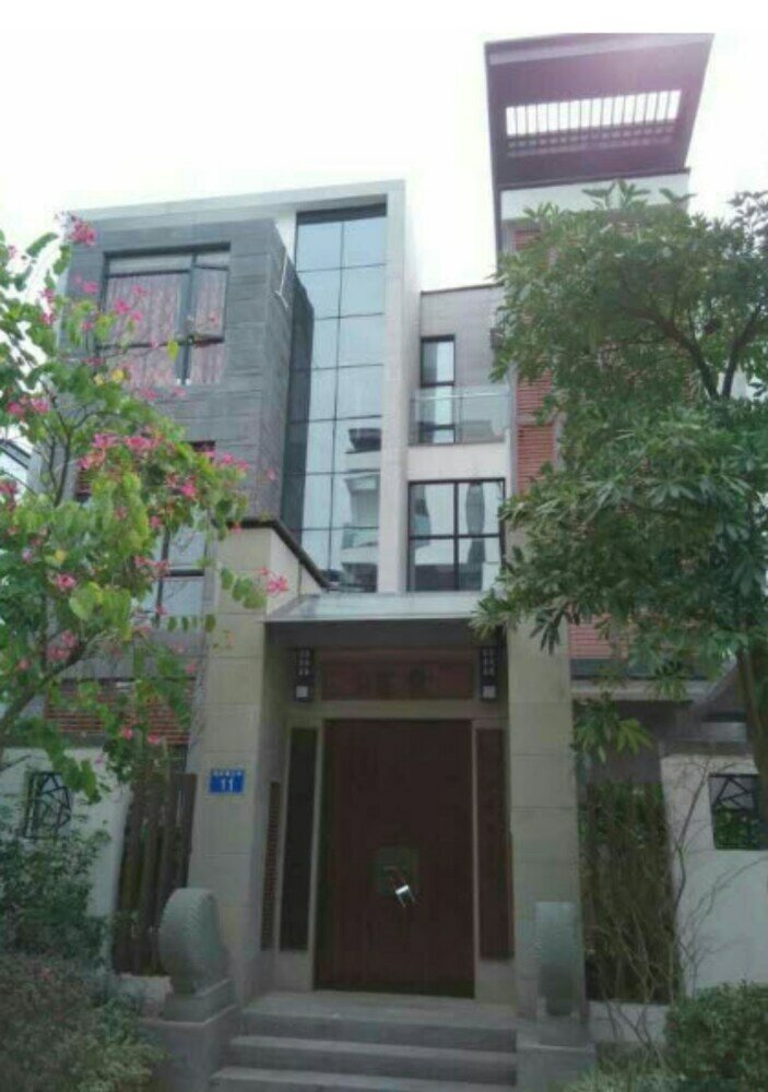 Фото Moon River Lake View Villa