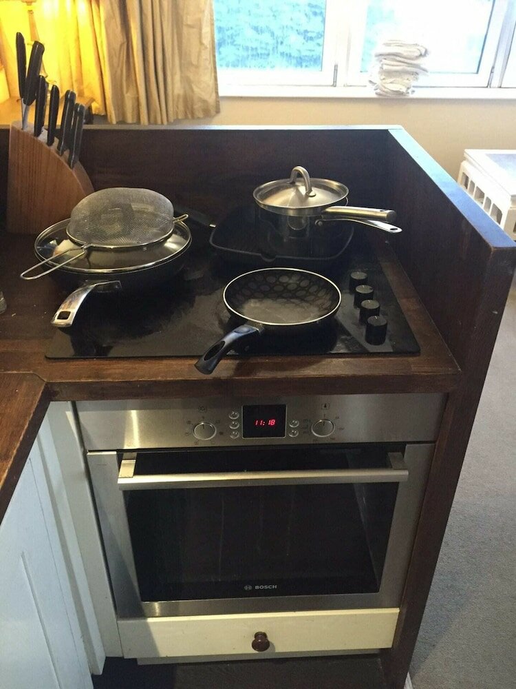 Фото Lovely 2 Bedroom on the Corner of Portobello Road