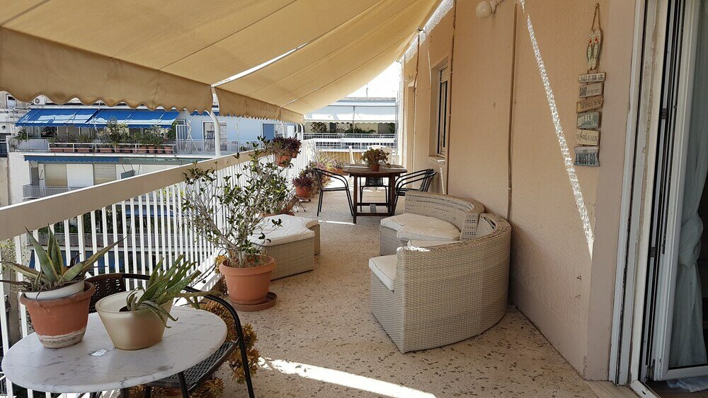 Фото Errathens Sky Apartment