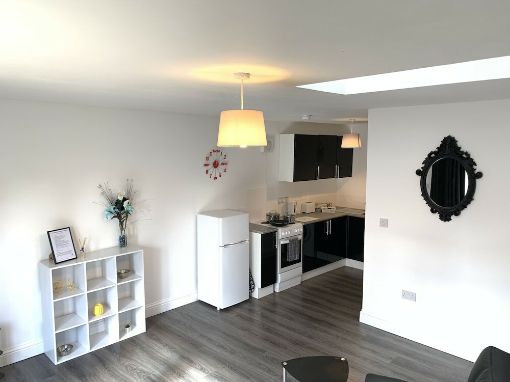 Фото Grand Central Budget Modern Apartments