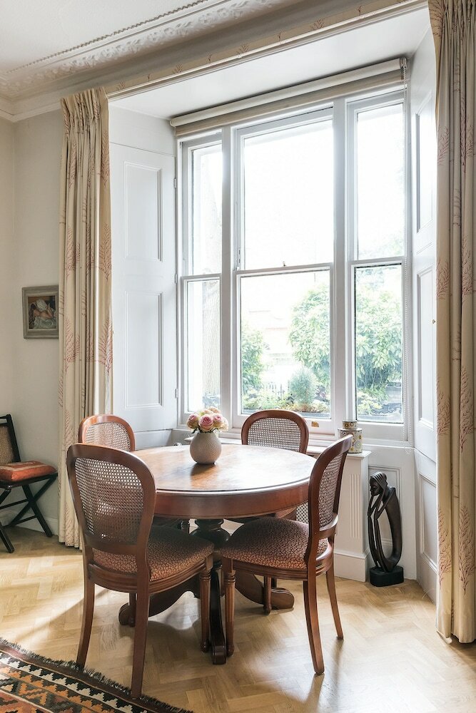 Фото Distinctive Kensington 1-bed flat