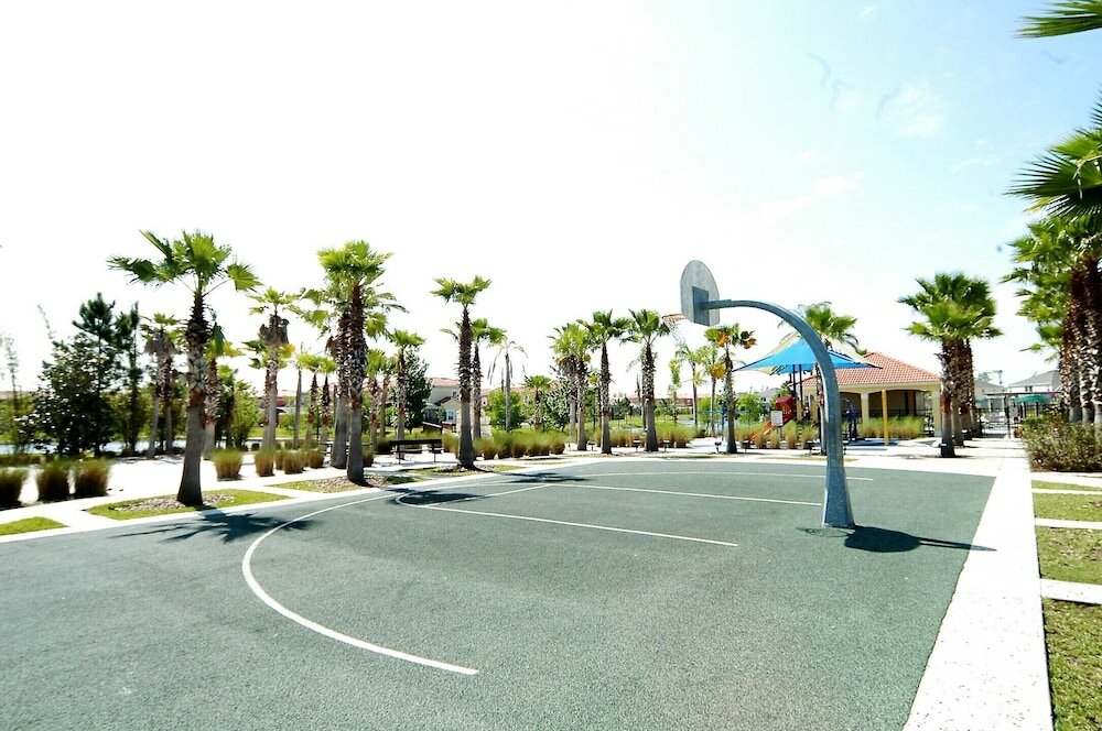 Фото 87631 Games Room+2-masters+hottub+water View!