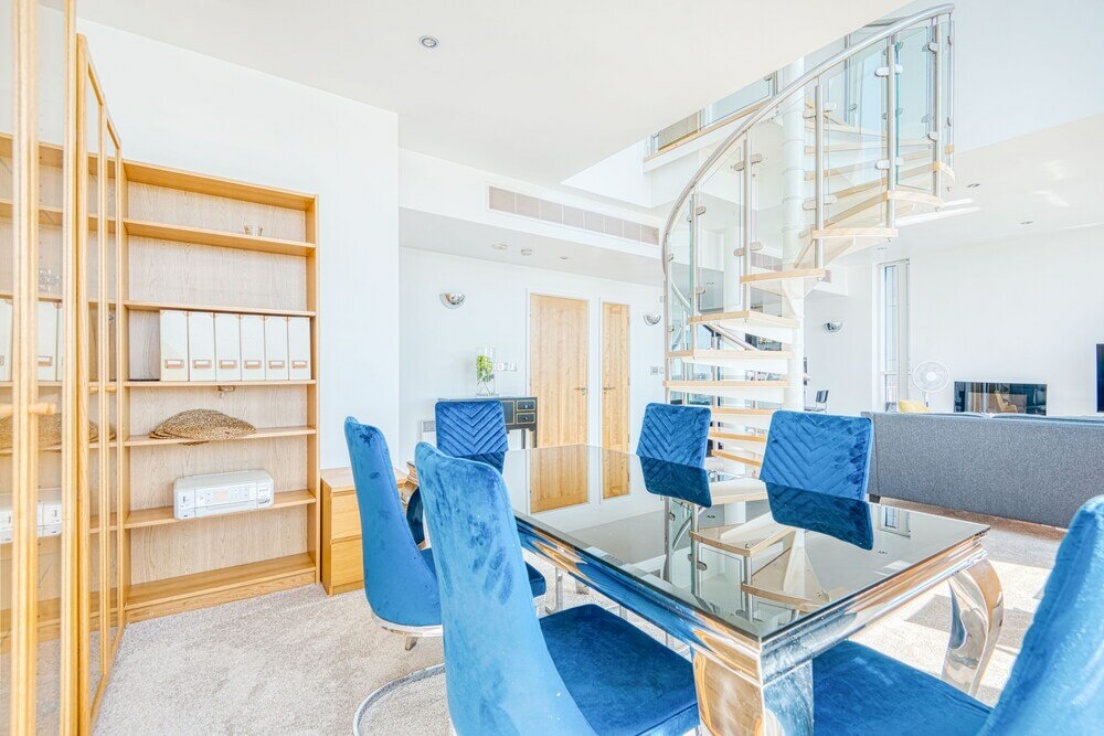 Фото Jibbs Corner Penthouse Apartment