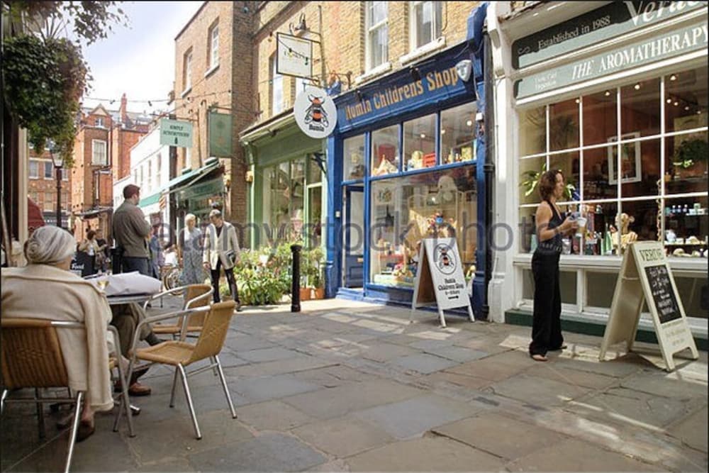 Фото Homely 2 Bedroom Victorian Apartment in Hampstead