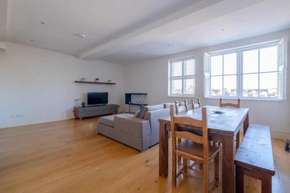 Фото Stylish 1 Bedroom Apartment in Affluent Fulham