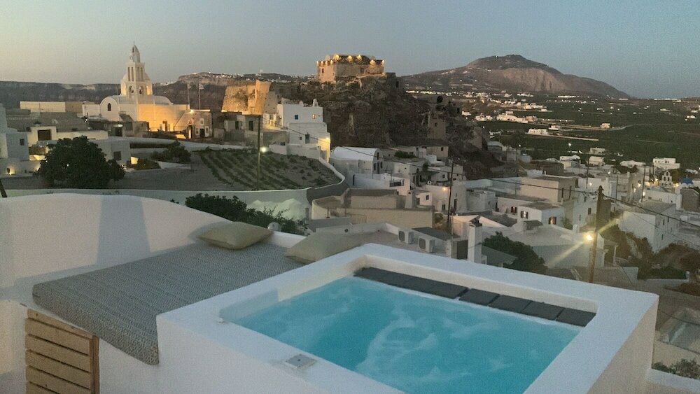 Фото White Curves