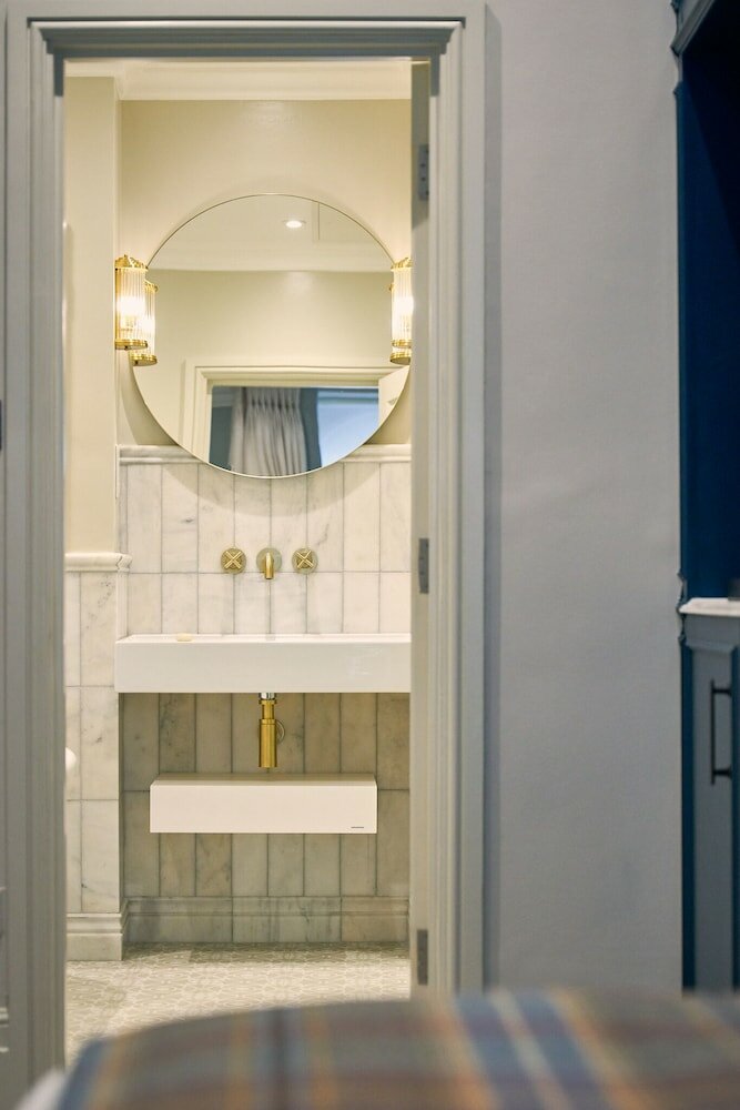 Фото Tophams Hotel