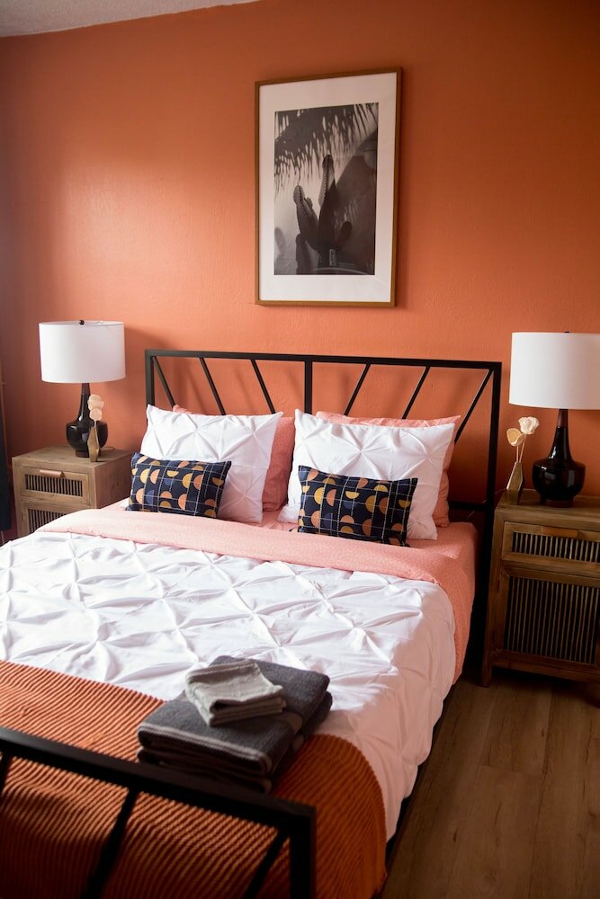 Фото Charming Studio in Beverly Boulevard! Sleeps 2!