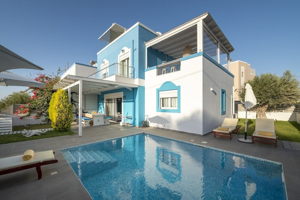 Фото Seabreeze Villa - with Jacuzzi & heated pool