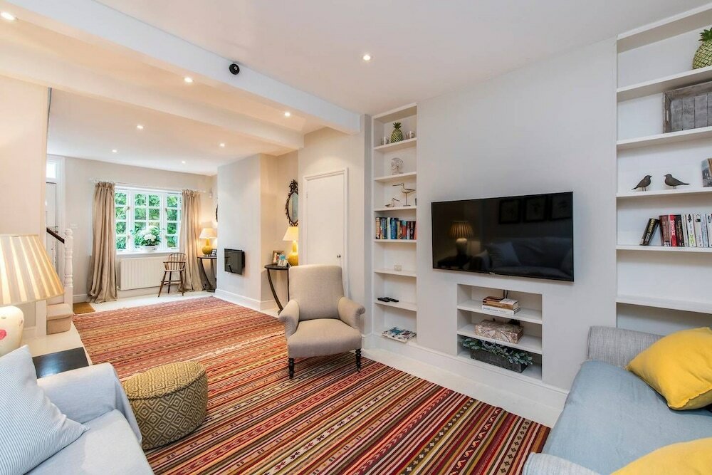 Фото Delightful 2-bed Home, Fulham