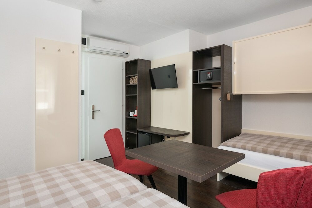 Фото Hotel Derby Interlaken - Action & Relax Hub