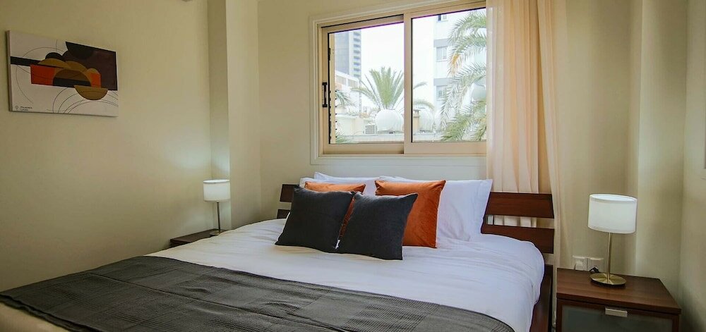 Фото Phaedrus Living: City View Luxury Iras Flat 102