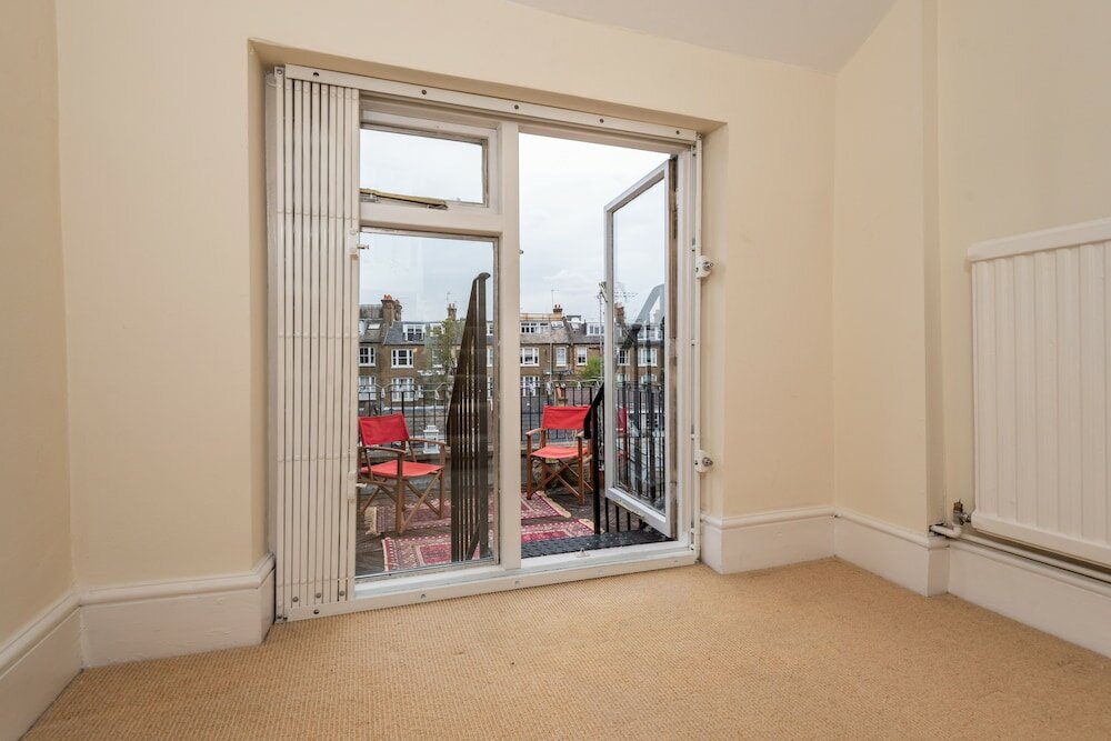 Фото Panoramic Family Home in Maida Vale