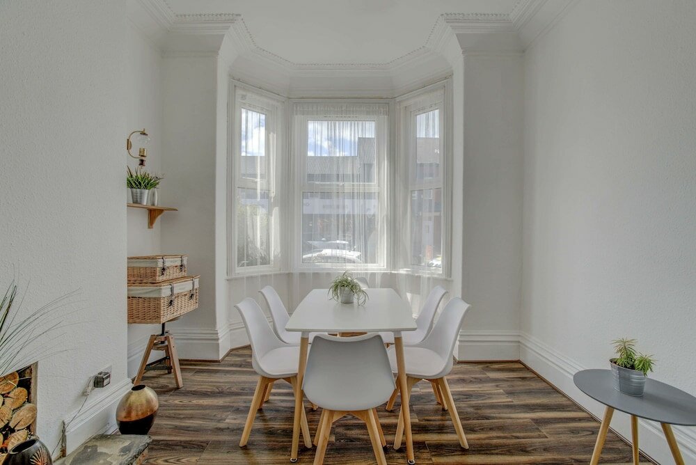 Фото Levenshulme Self-Catering Townhouse