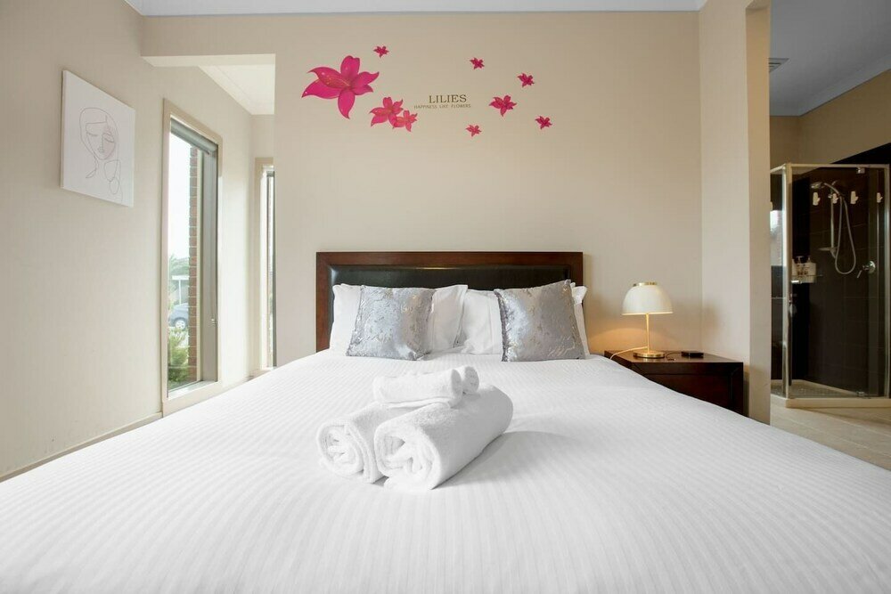 Фото Gorgeous 4br Home in Point Cook