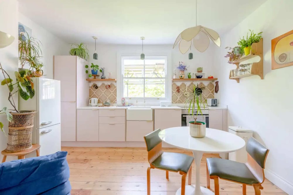 Фото Unique Vintage-style 3bd Flat - Dalston