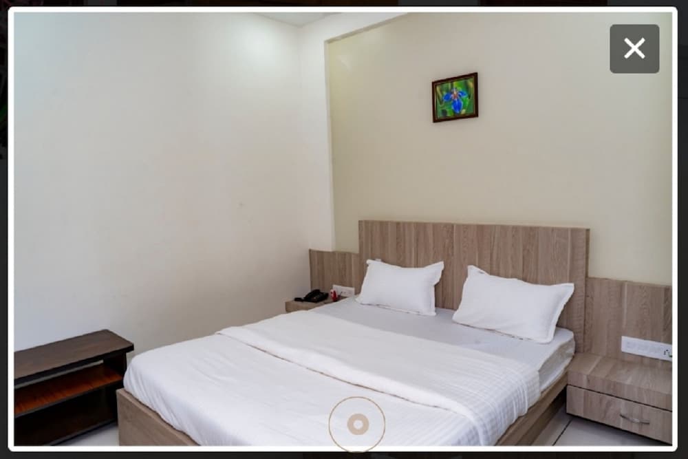 Фото The Sky Imperial Hotel Kailash