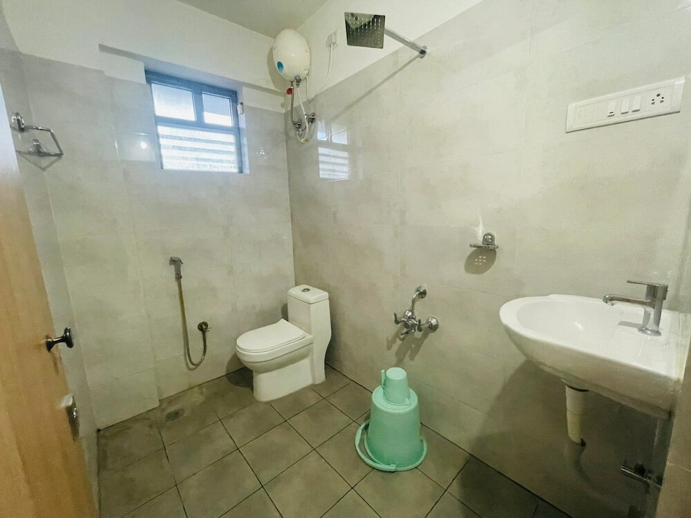 Фото B Six Hotel And Lodge