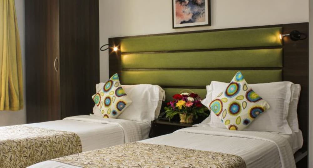 Фото The Emerald Hotel & Executive Apartments