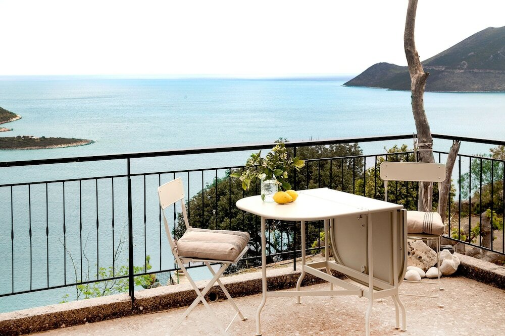 Фото Unique Hideaway with Serene Panoramic views