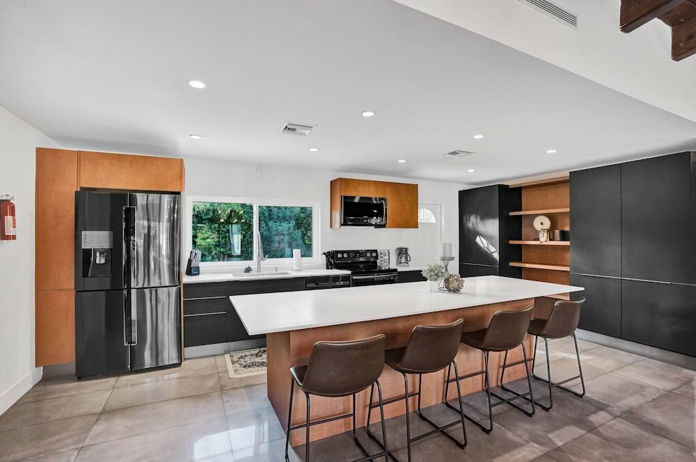 Фото Gorgeous 5br Home with Heated Pool