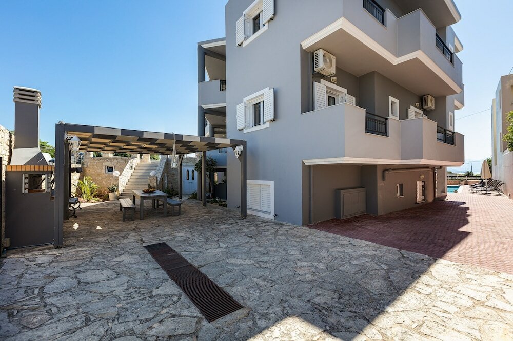 Фото Helena's Aparthotel