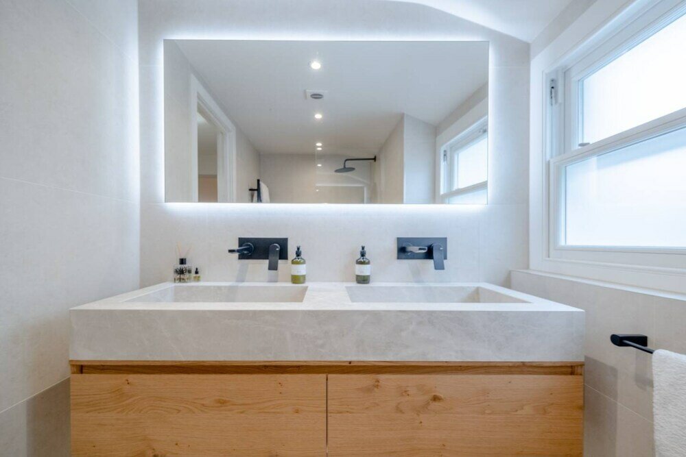 Фото Beautiful Minimalistic 2bd House - Victoria Park