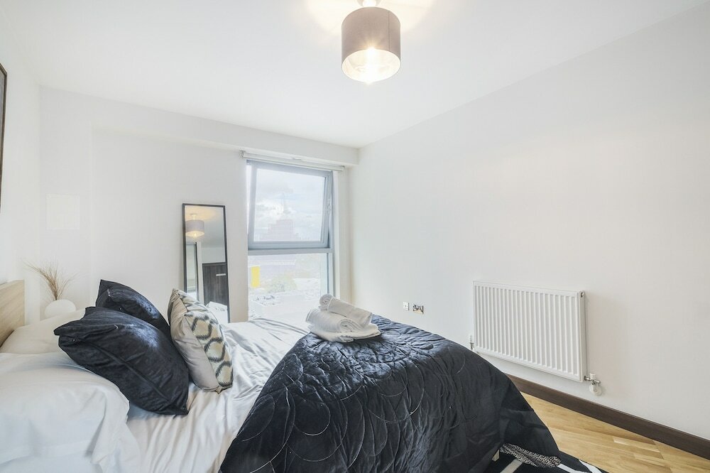 Фото My Serviced Space - Bridges Court Road