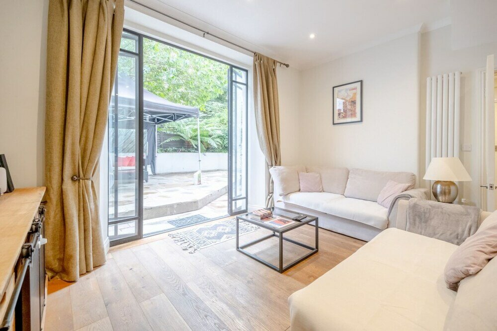 Фото Gorgeous 2bd Flat With Patio - South Kensington!