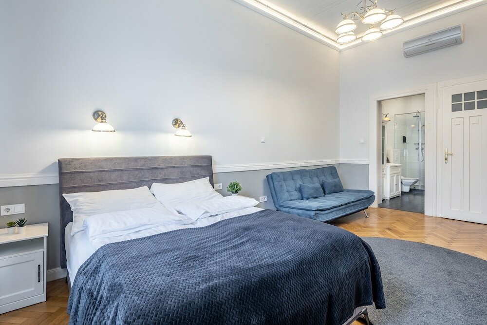 Фото Luxurious Apartment At City Center