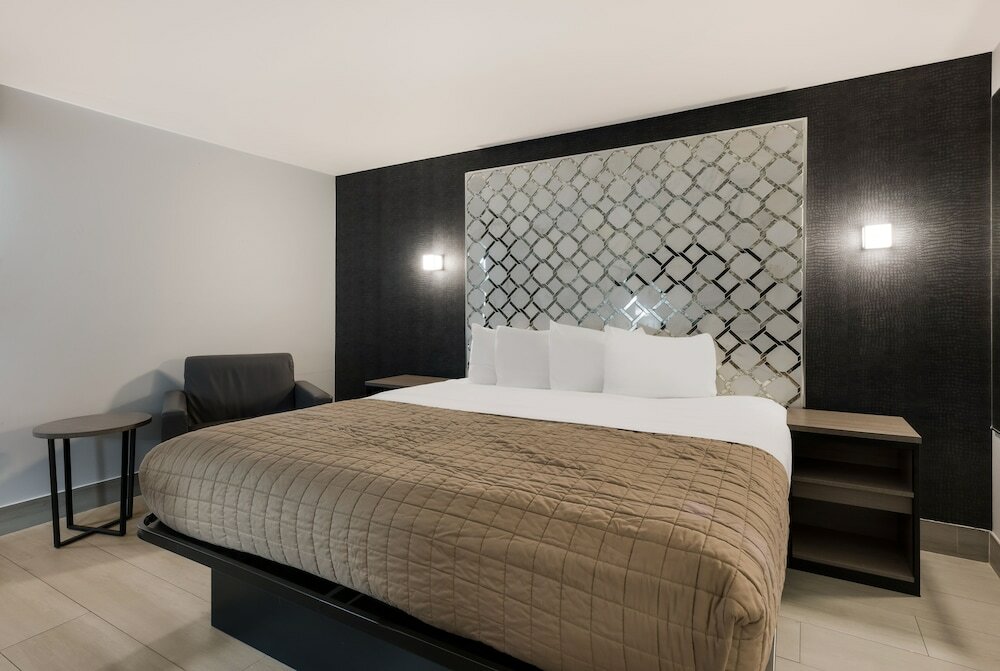 Фото Essence Express Wayne