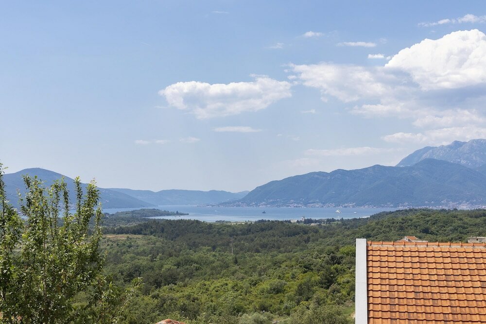 Фото Crystal Sky Apartments