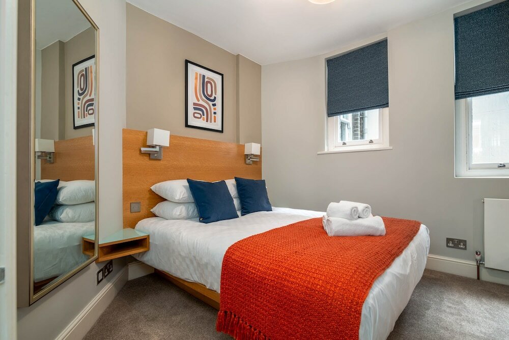 Фото 5 Doughty Street