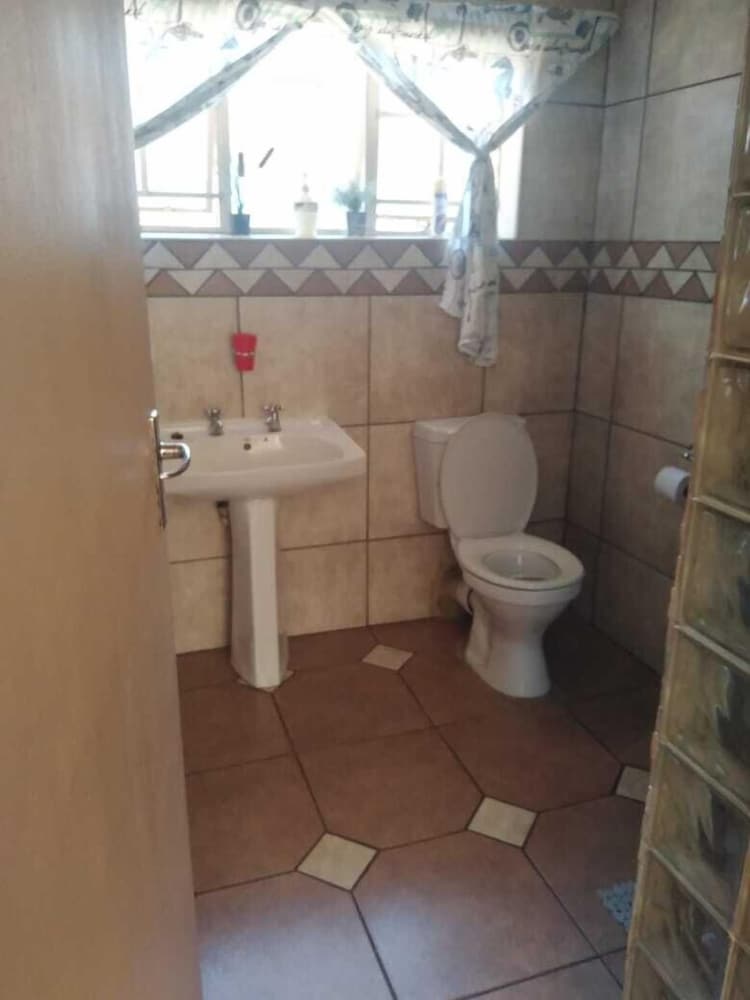 Фото Self Catering Studio Cottage