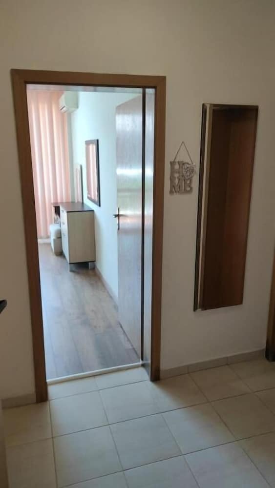 Фото Marty's Beachfront Apartments