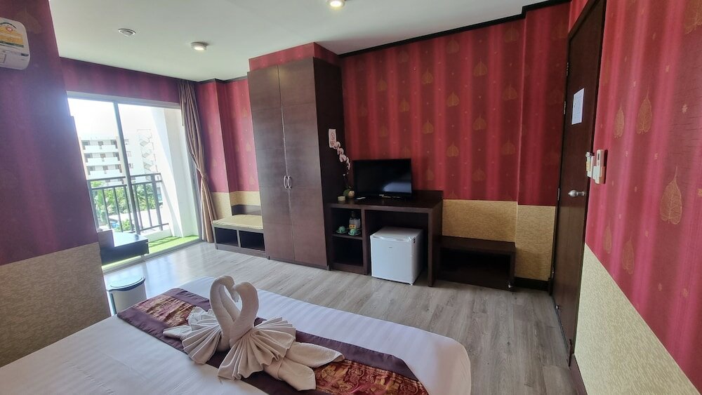 Фото Sereneburi Patong Residence