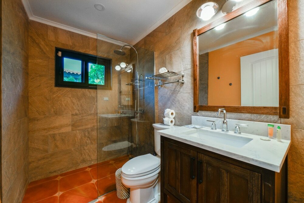 Фото Newly Renovated! Polynesian Themed in Noord!