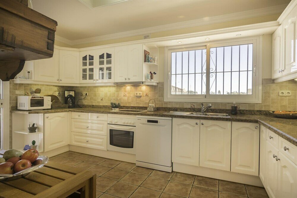 Фото Spacious Villa With Impressive Views