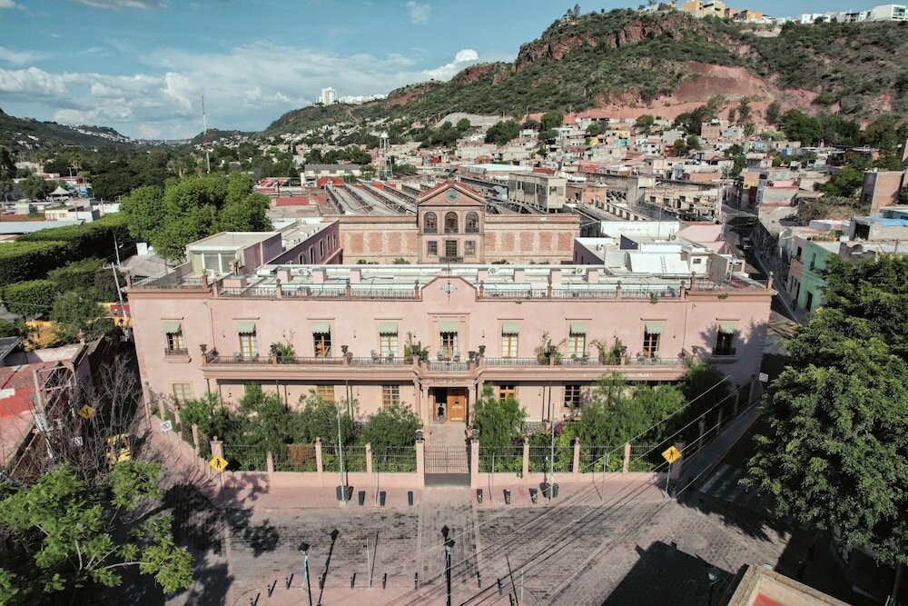 Фото отеля 1