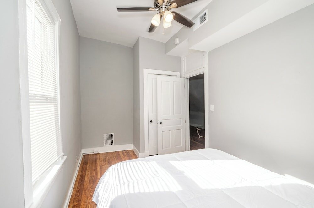 Фото Suites on Main 3