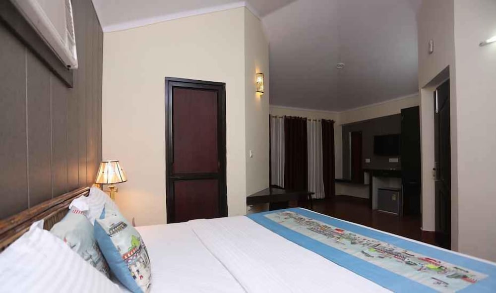 Фото Adb Rooms Corbett Jungle Holiday SPA