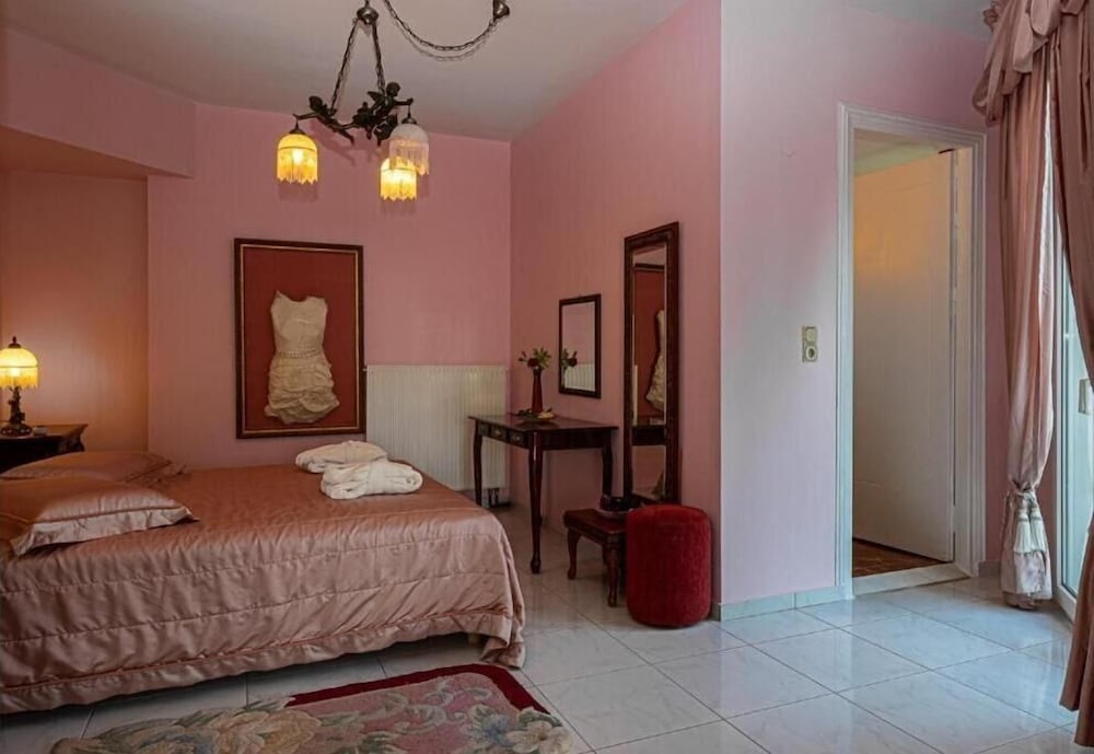 Фото Rafkos Hill Mansion