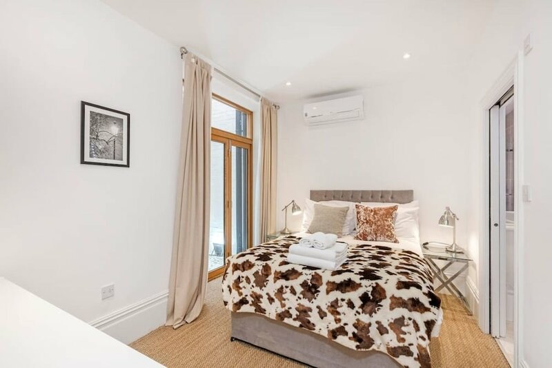 Гостиница 2 bed Garden Flat With air con by Fulham Broadway в Лондоне