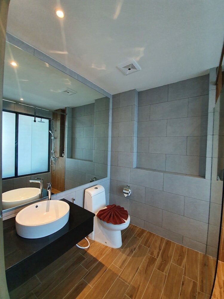 Фото Atom Phuket Hotel