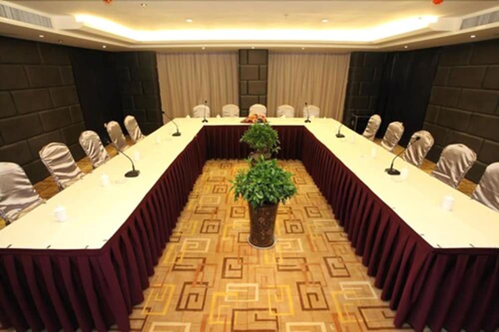 Фото New Beacon Xu Dong International Hotel