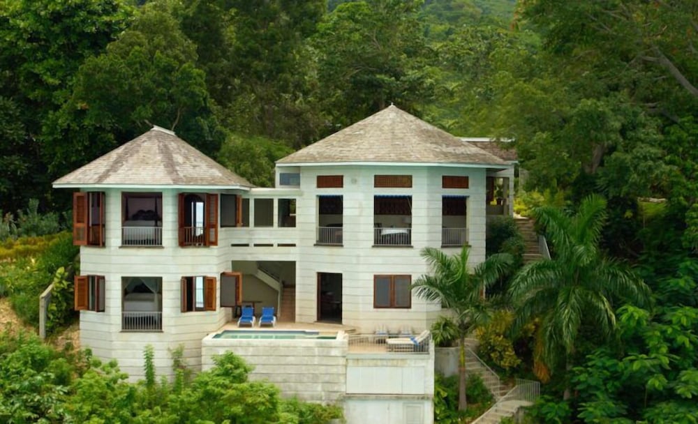 Фото Bluefields Bay Villas