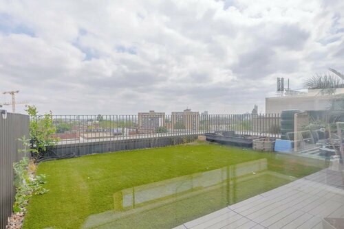 Гостиница Chic 2bd Flat With Roof Terrace - Kilburn в Лондоне
