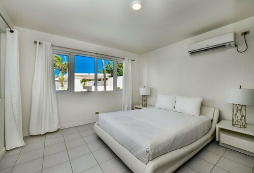 Гостиница Ocean Front 7-bedroom 7-bath Sunset Views Malmok! в Ноорде