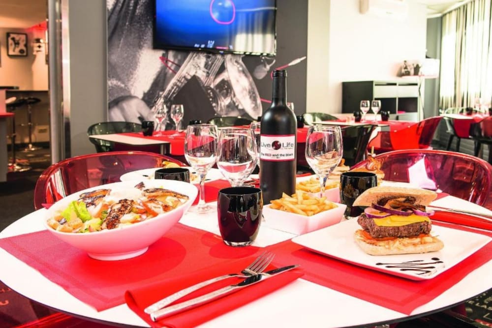 Фото Hotel Périphérie Porte de Saint Ouen