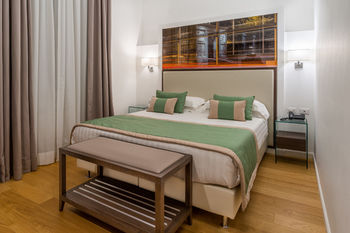 Фото Les Diamants Spanish Steps Suite